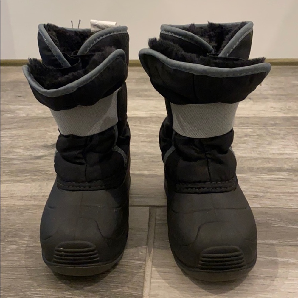 Boys Kamik snow boots size 9